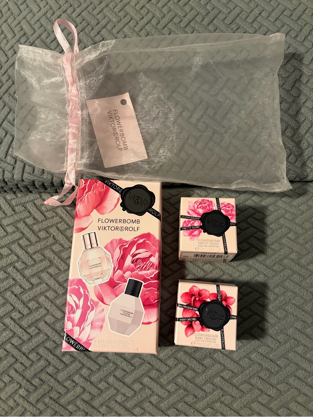 NWT Viktor & Rolf Mini Au de Parfums Gift Set
